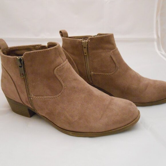 Women's Arizona Jeans Co. Brown Suede Ankle Boots, Size 8, Low Heel, Zip Closure - Picture 1 of 10